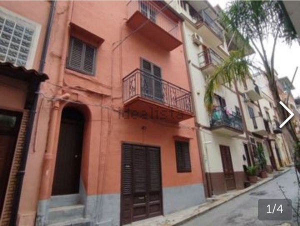 esavano in vendita a Montelepre