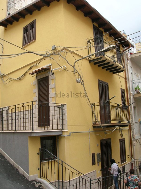 esavano in vendita a Montelepre