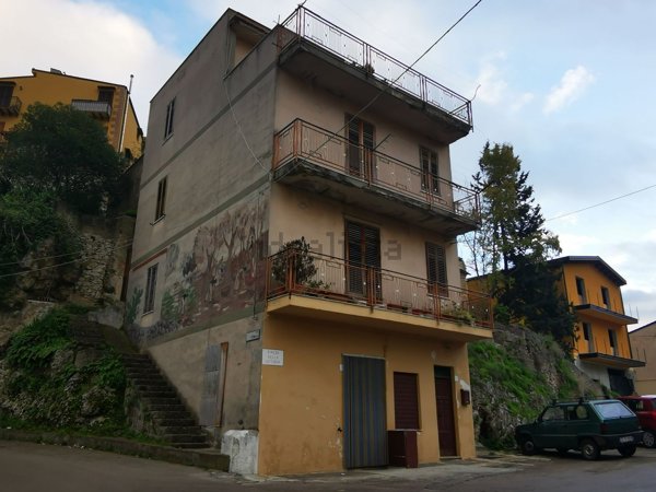 casa indipendente in vendita a Montelepre