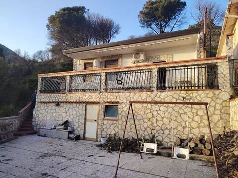 casa indipendente in vendita a Montelepre