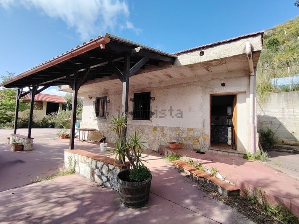 locale di sgombero in vendita a Montelepre