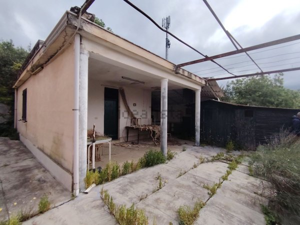 locale di sgombero in vendita a Montelepre