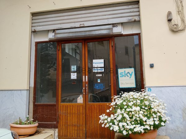 locale commerciale in vendita a Montelepre