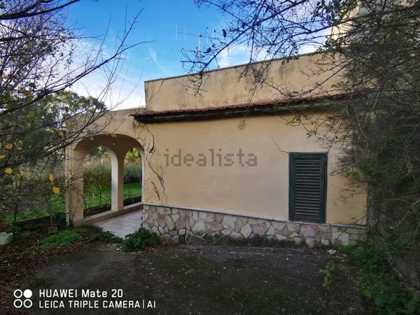 esavano in vendita a Montelepre