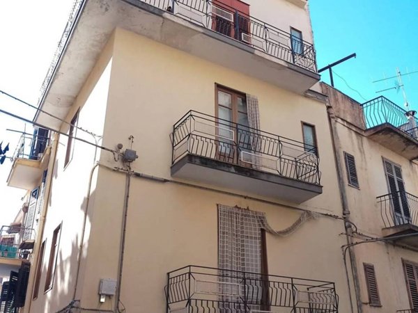 intera palazzina in vendita a Montelepre