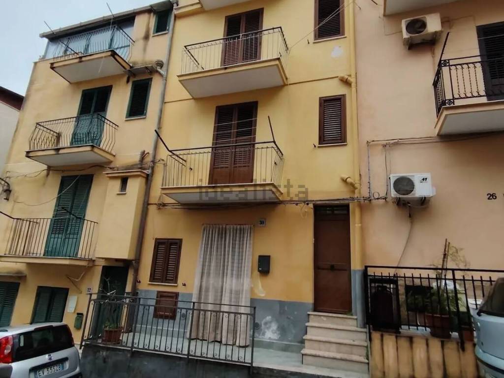 intera palazzina in vendita a Montelepre