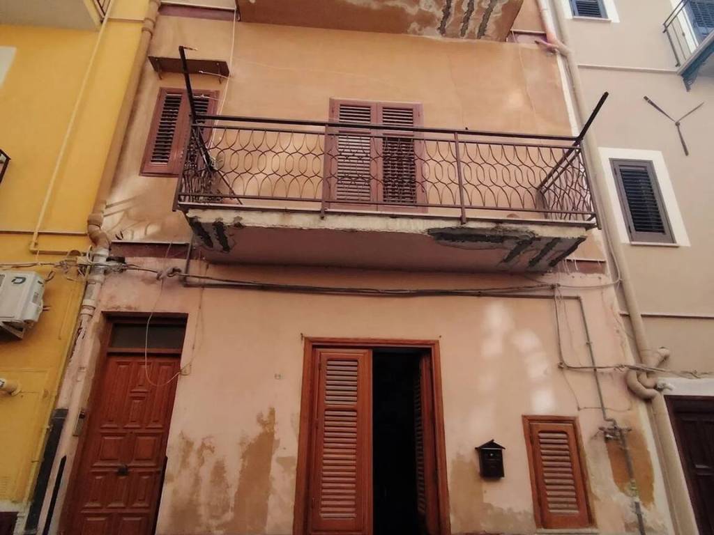 intera palazzina in vendita a Montelepre