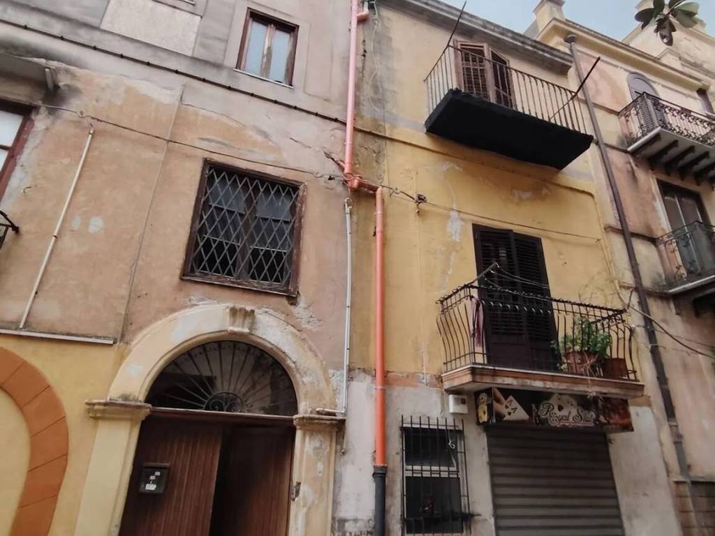 intera palazzina in vendita a Montelepre