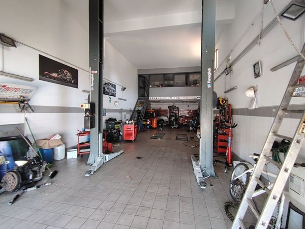 locale commerciale in vendita a Montelepre