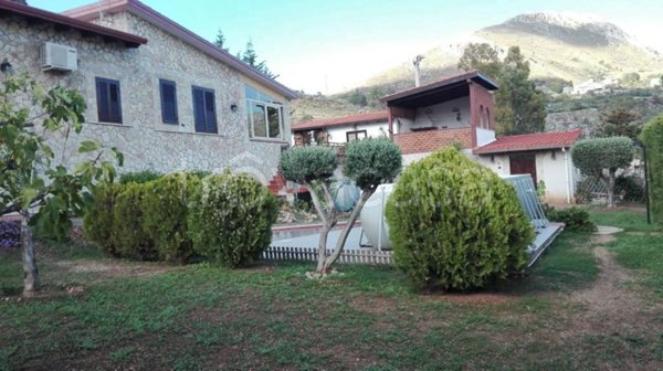 casa indipendente in vendita a Montelepre