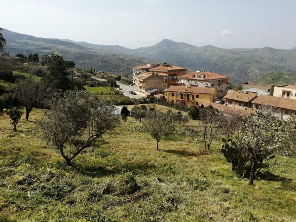 intera palazzina in vendita a Montemaggiore Belsito