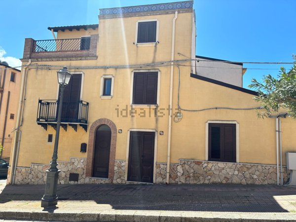 casa indipendente in vendita a Montemaggiore Belsito