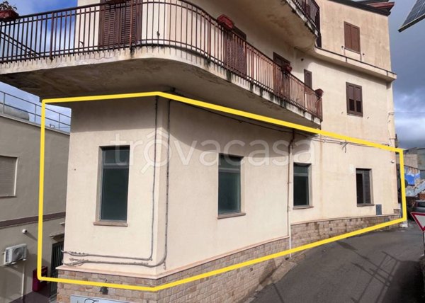 negozio in vendita a Montemaggiore Belsito