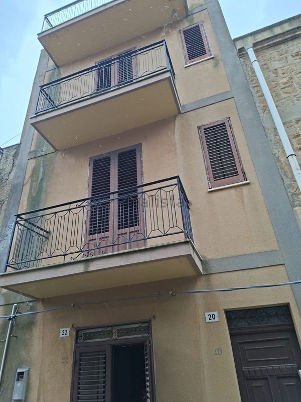 casa indipendente in vendita a Montemaggiore Belsito