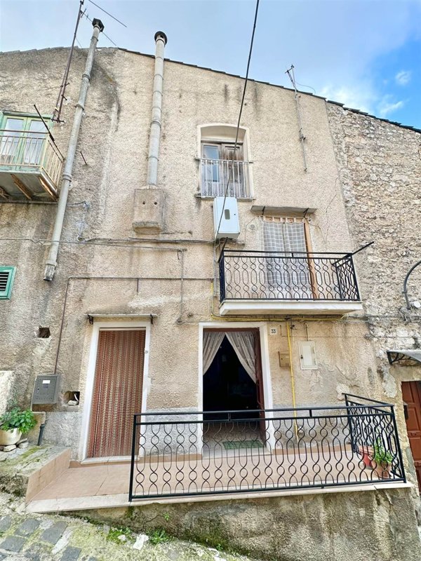 casa indipendente in vendita a Palazzo Adriano