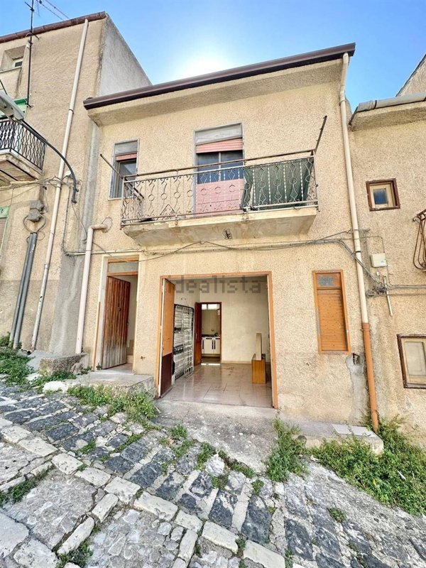 appartamento in vendita a Palazzo Adriano