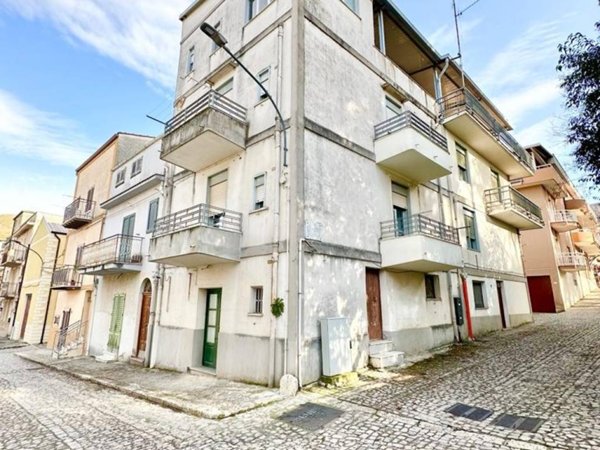 casa indipendente in vendita a Palazzo Adriano