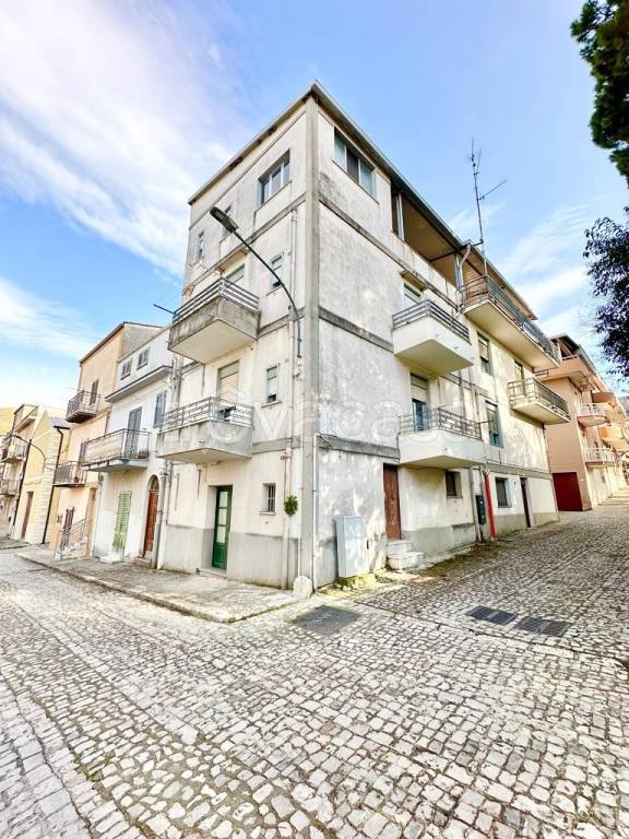 casa indipendente in vendita a Palazzo Adriano