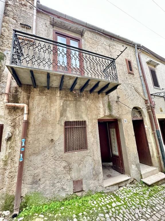 casa indipendente in vendita a Palazzo Adriano