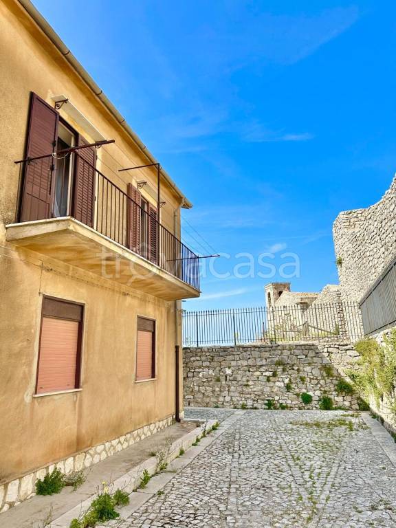 appartamento in vendita a Palazzo Adriano