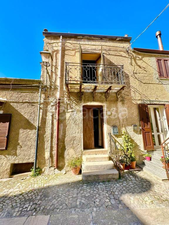 casa indipendente in vendita a Palazzo Adriano