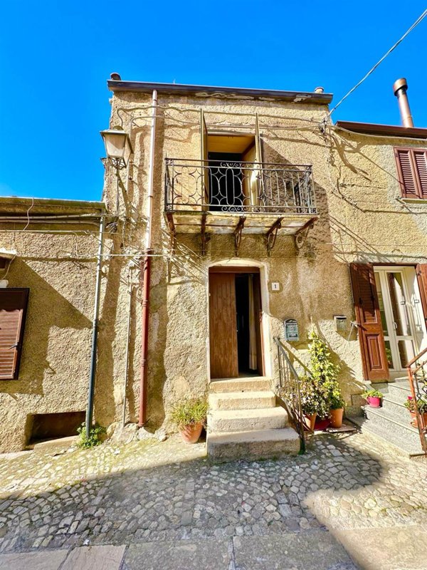 casa indipendente in vendita a Palazzo Adriano