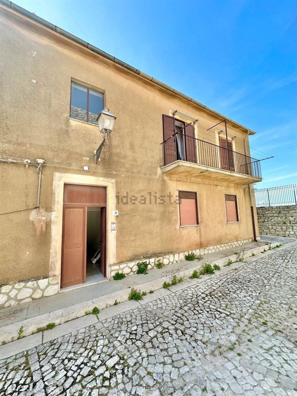 appartamento in vendita a Palazzo Adriano