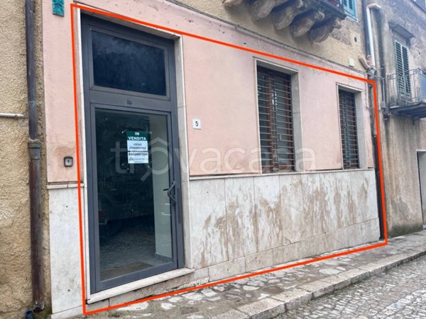 negozio in vendita a Palazzo Adriano