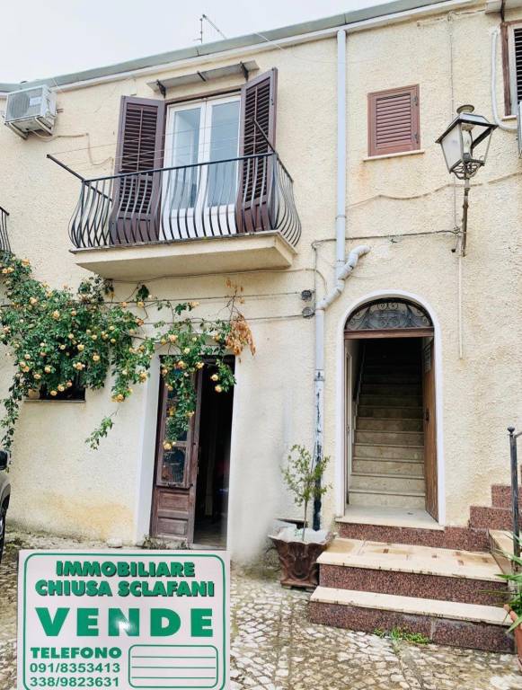 casa indipendente in vendita a Palazzo Adriano