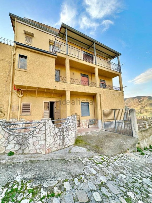 appartamento in vendita a Palazzo Adriano