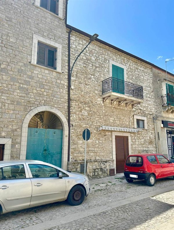 casa indipendente in vendita a Palazzo Adriano