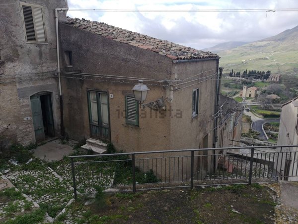 appartamento in vendita a Palazzo Adriano