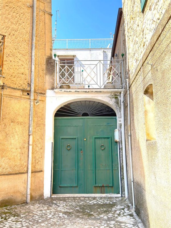 casa indipendente in vendita a Palazzo Adriano