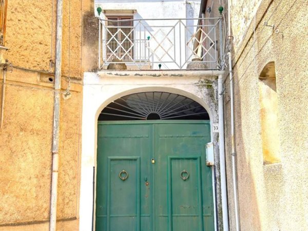 casa indipendente in vendita a Palazzo Adriano