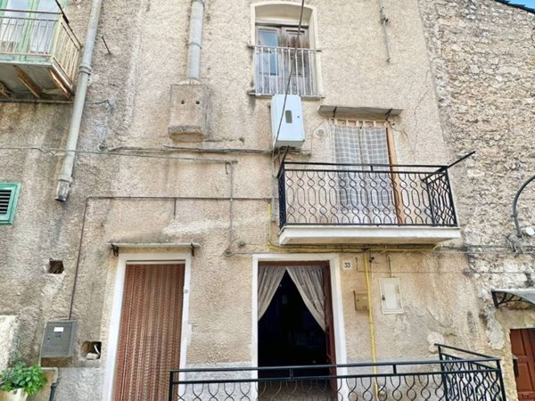 casa indipendente in vendita a Palazzo Adriano