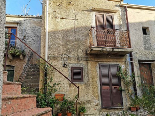 casa indipendente in vendita a Palazzo Adriano