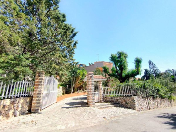 casa indipendente in vendita a Palermo in zona Borgo Nuovo