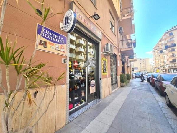 negozio in vendita a Palermo in zona Malaspina/Palagonia