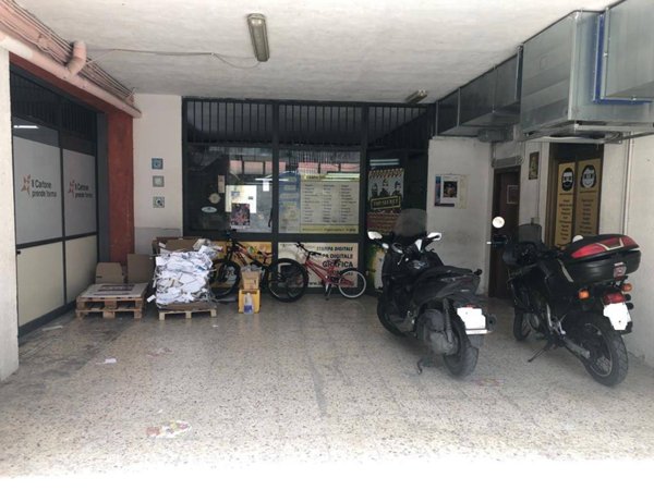 negozio in vendita a Palermo in zona Villagrazia/Falsomiele