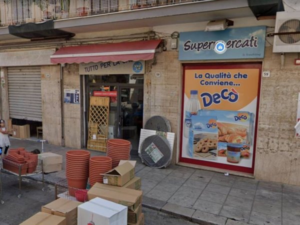 locale commerciale in vendita a Palermo in zona Montepellegrino