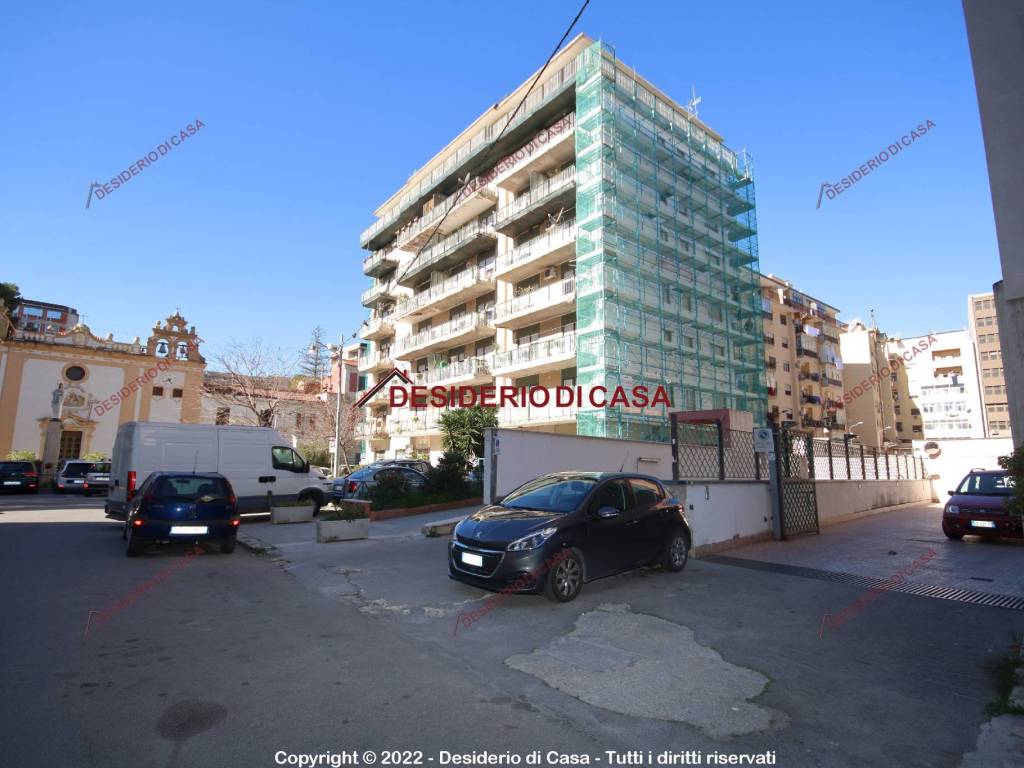 locale commerciale in vendita a Palermo in zona San Lorenzo