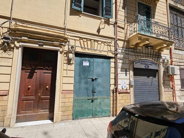 locale di sgombero in vendita a Palermo in zona Oreto
