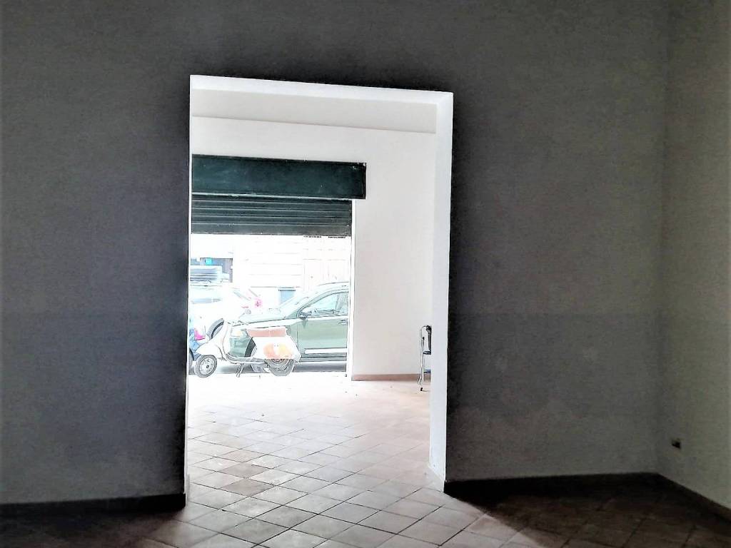 negozio in vendita a Palermo in zona Zisa