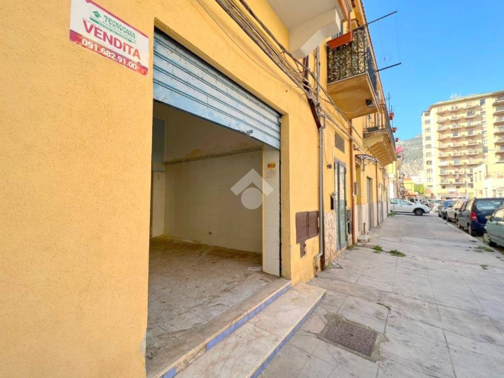 negozio in vendita a Palermo in zona Resuttana