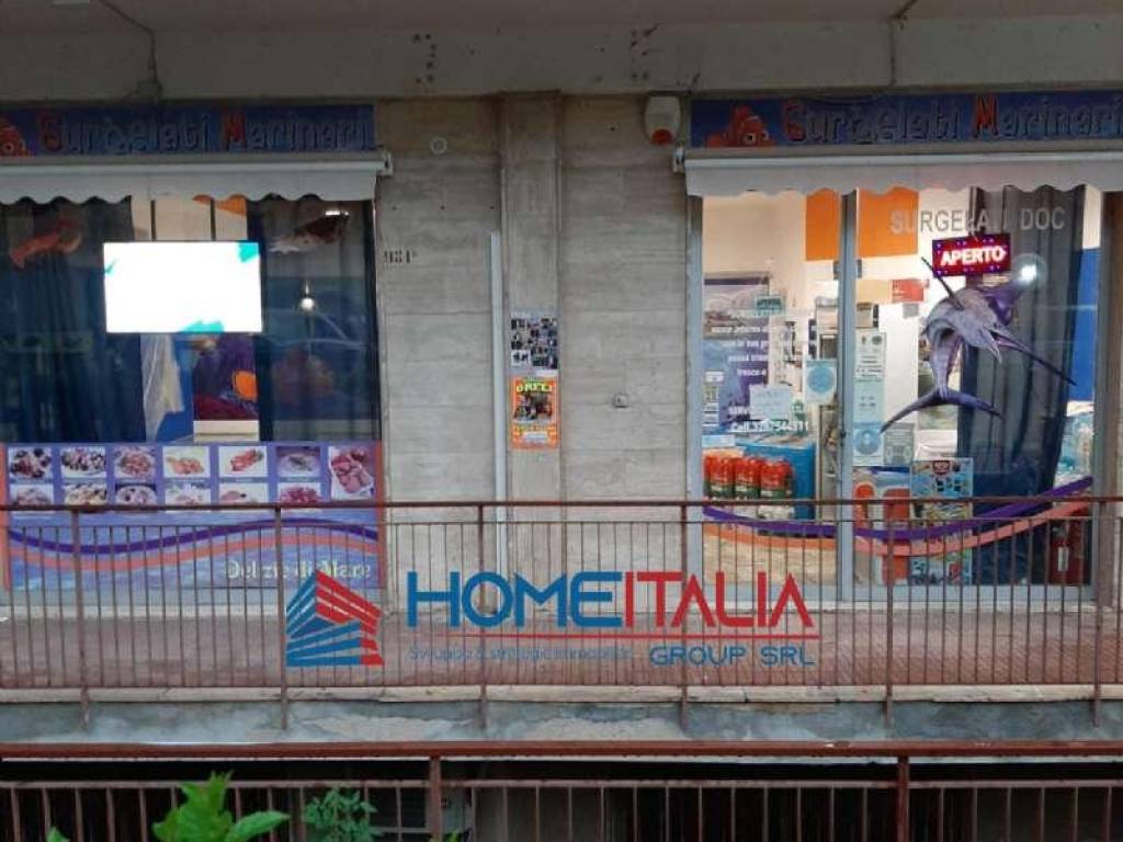 negozio in vendita a Palermo in zona Calatafimi / Cuba