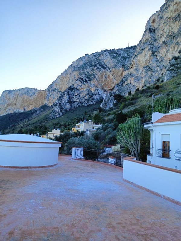 casa indipendente in vendita a Palermo in zona Addaura