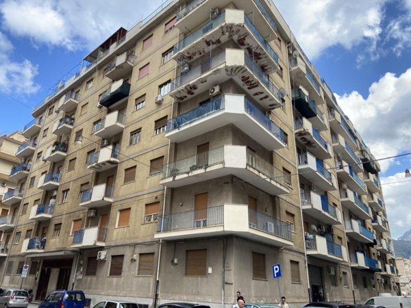 appartamento in vendita a Palermo in zona Montegrappa / Santa Rosalia