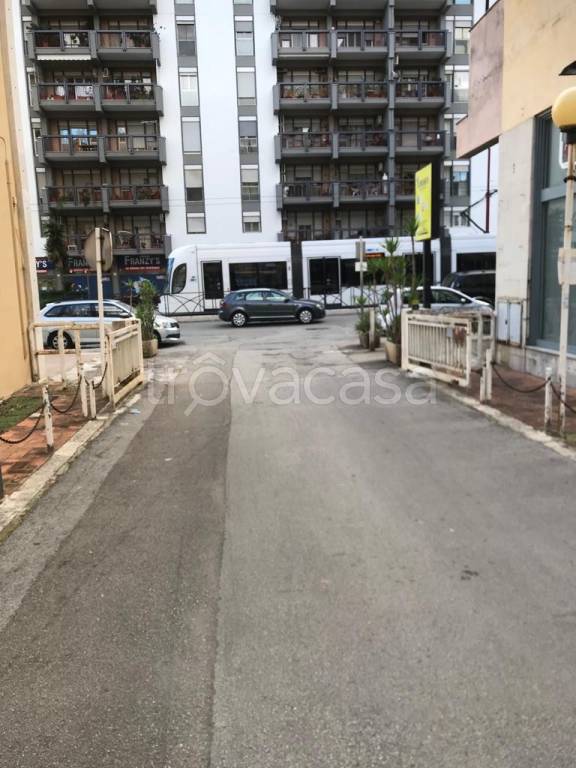 locale commerciale in vendita a Palermo in zona Malaspina/Palagonia