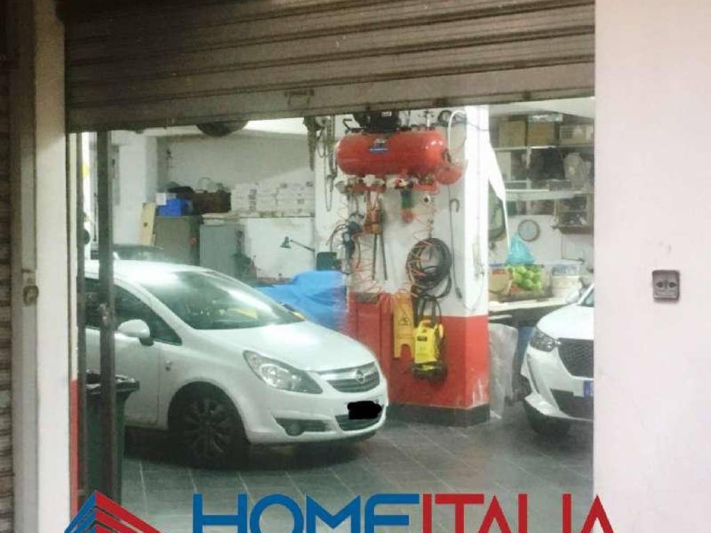locale commerciale in vendita a Palermo in zona Montepellegrino