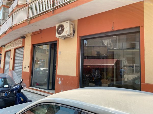 locale commerciale in vendita a Palermo in zona Baida